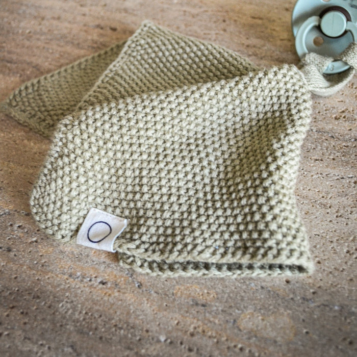 Knitted pacifier hanger Olive